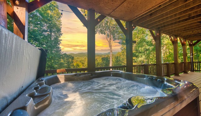 Picturesque Cabin - Hot Tub, Fire Pit, Dog Friendly, Near Ellijay & Blue Ridge!