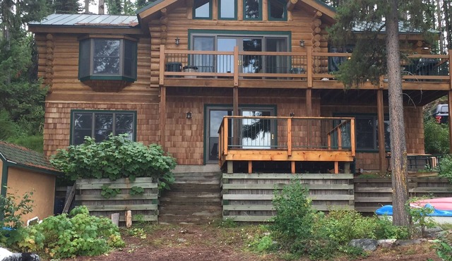Picturesque cabin on Placid Lake for a relaxing getaway