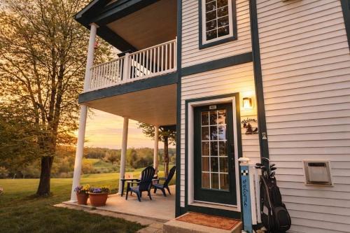 Picturesque Condo perfect for Golf, Families, Pools and Lake vacation