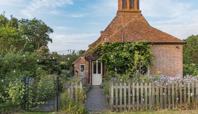 Picturesque cottage for two in the Kent countryside - Moat Farm Cottage