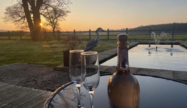 Picturesque cottage with hot tub, near Frome