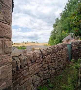 Picturesque Countryside Cottage minutes from Alton towers & Peak Wildlife park Whiston Hall Wedding venue