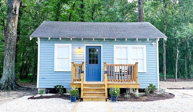 Picturesque Cozy Cottage with Fire Pit Space in Louisiana
