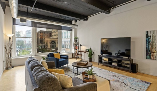 Picturesque Downtown Loft - 2BR