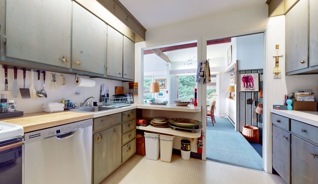 Picturesque, Euro-style ski chalet with beautiful setting, deck & fireplace