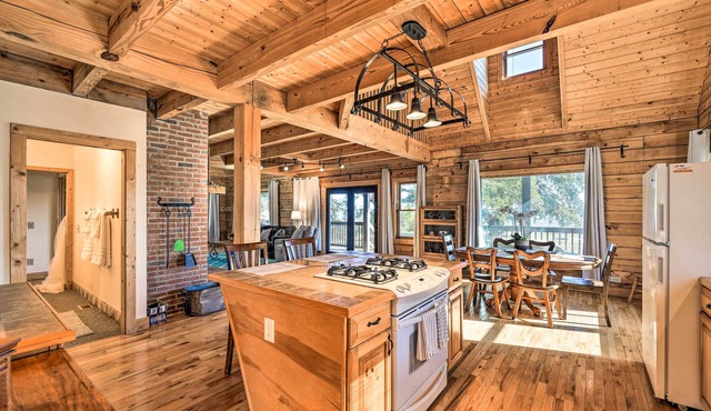 Picturesque Family Cabin w/Views & Treehouse