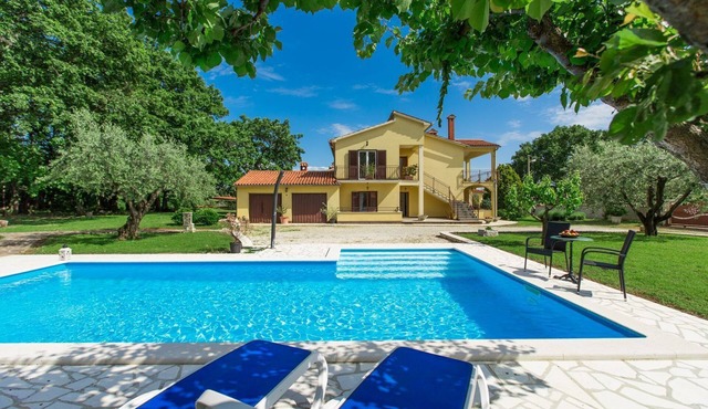 Picturesque flat with pool, outdoor kitchen, BBQ, sunbeds, children's swing