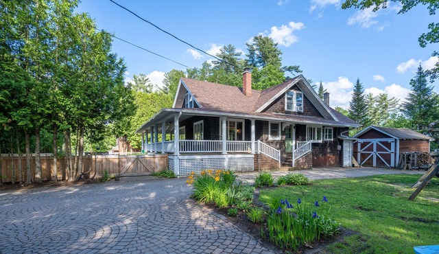 Picturesque Home - 2 Minute Walk to Main Street