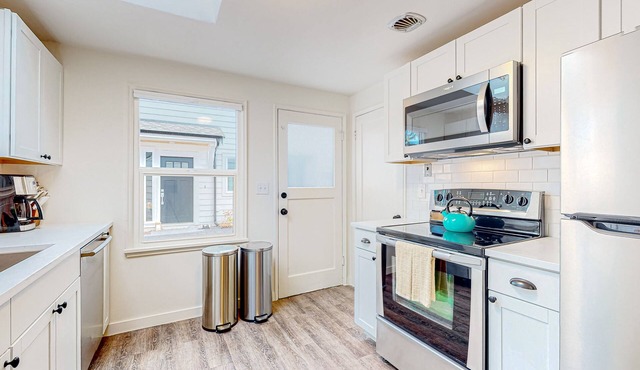 Picturesque home with furnished patio - near UW, U Village, & Lake Washington