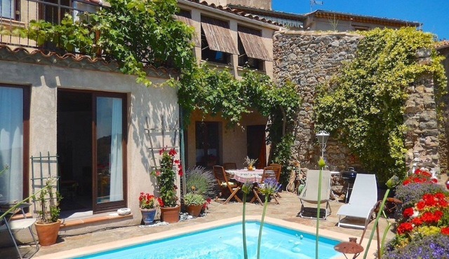 Picturesque house in 17th century village, with privacy, pool and views