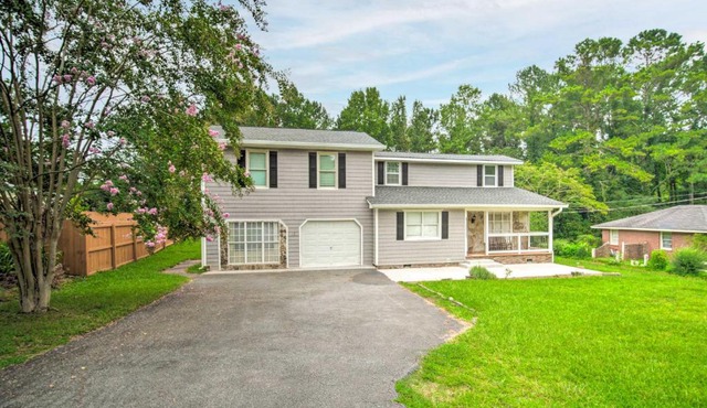 Picturesque Kennesaw Home with Private Backyard