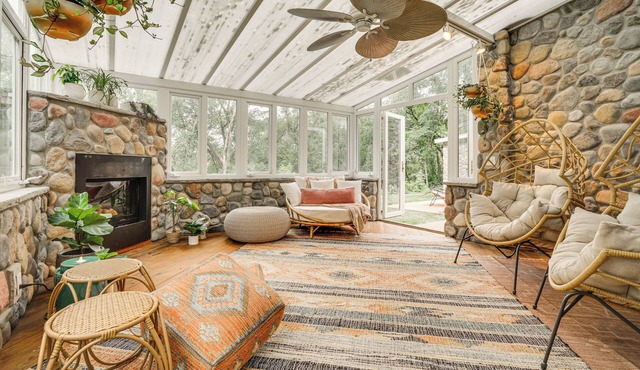 Picturesque Lake Elmo Cottage w/Fire Pits!