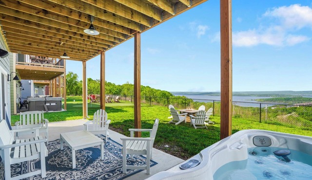 Picturesque Lake View, Double-Sided Fireplace, Boat Parking, Near Marina, Private Hot Tub