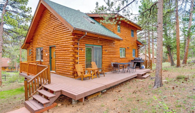Picturesque Log Cabin in Estes Park: 9 Mi. to RMNP