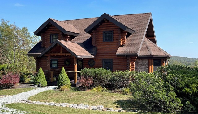 Picturesque Log Home, Family Fun with Scenic Views