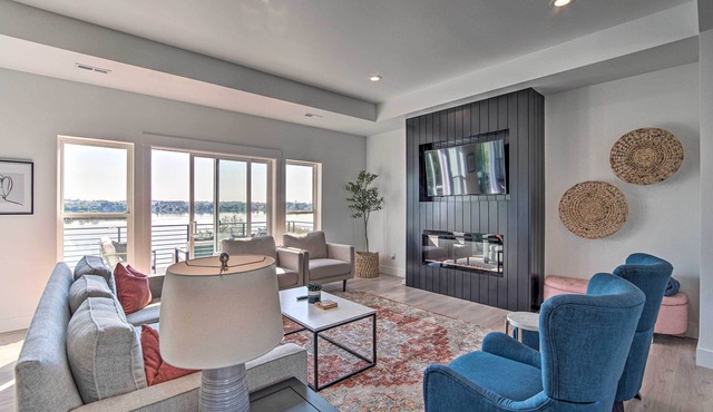 Picturesque Moses Lake House w/Boating Dock