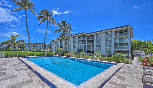 Picturesque Naples Condo w/ Pool Access!