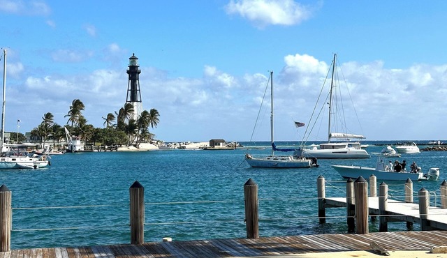 Picturesque Oceanfront Studio - Watersport's Heaven