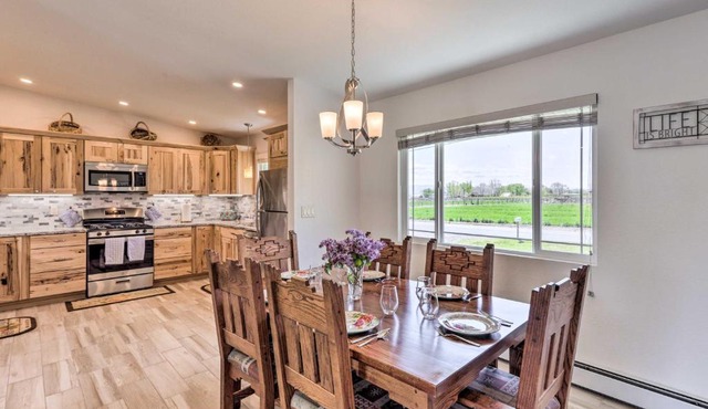 Picturesque Palisade Home Mt Garfield Views!