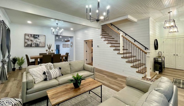 Picturesque PNW Perfection! Amazing views, blocks to historic Poulsbo!!