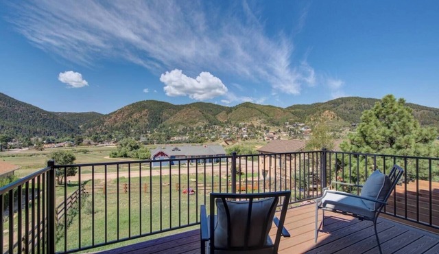 Picturesque 'Pueblo' at Palmer Lake Sleeps 14