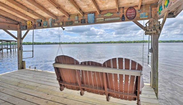 Picturesque Retreat on St Johns River + Docks