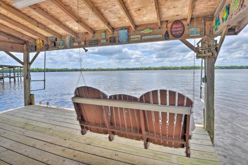 Picturesque Retreat on St Johns River and Docks