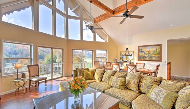 Picturesque ‘Sky Haus’ Sanctuary w/Mountain Views