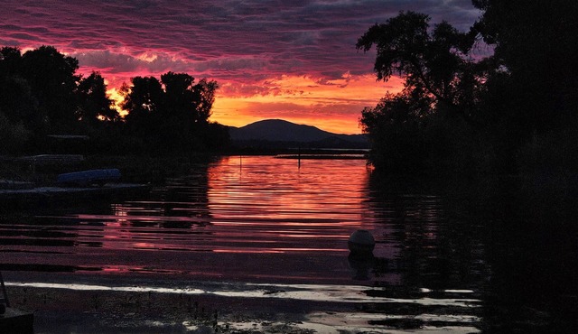 Picturesque sunset views perfect for couples, families and fishermen