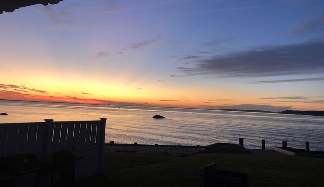 Picturesque Views Of Gardiners Bay/Shelter Island With Heated Waterfront Pool