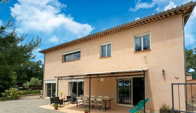 Picturesque villa in Montmeyan with pool