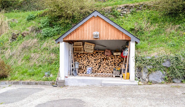 Picturesquely located cottage in the middle of the beauty of the Pyrenees.