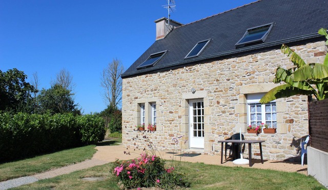 Pied à terre ideal for visiting the department with large green space