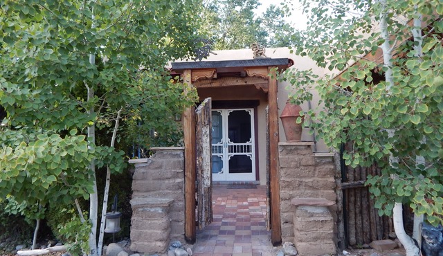 Pied a Terre in Gated Private Oasis