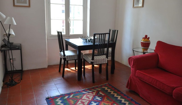 Pied-a-terre in quaint artistic market town, mountains & ocean nearby