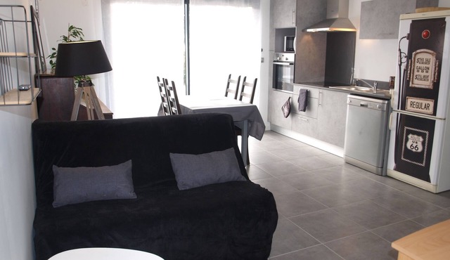 Pied à terre Girls from the gardens