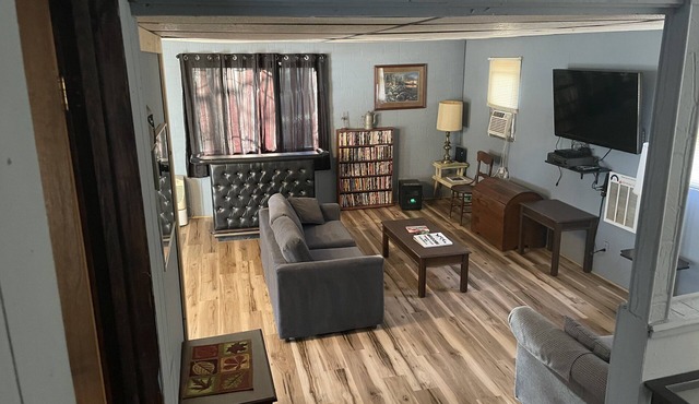 Piedmont lake hunting and fishing cabin