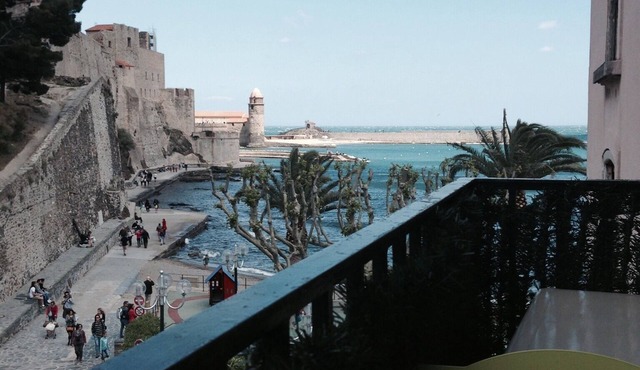 PIEDS DANS L'EAU IN COLLIOURE