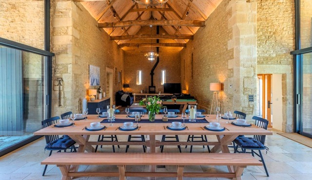 Piepards Barn - Six Bedroom House, Sleeps 12