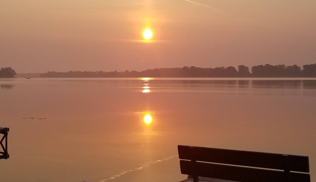 "Pier"adise on Long Lake - Lakefront Home