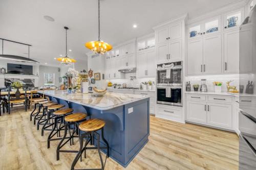 Pier Cove Estate - Pool Pickleball ADA-Friendly Luxury Getaway