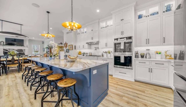 Pier Cove Estate - Pool, Pickleball, Hot Tub, Firepit - Sleeps up to 23