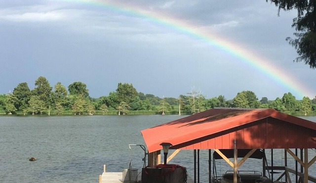 PIER HAPPINESS on Lake Concordia Lakefront Rental!