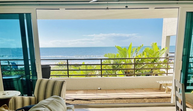 Pier House! Beautiful Beachfront Condo!