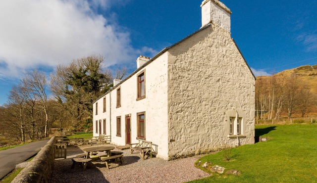 Pier House Two - Loch-side semi-detached house sleeping up to 10