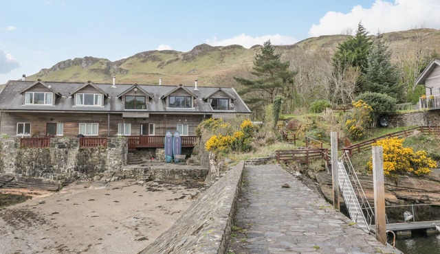 PIER NORTH, pet friendly, country holiday cottage in Kilmelford