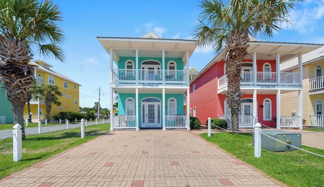 Pier Park only 50 Steps to the beach! Pet friendly. Ocean View.