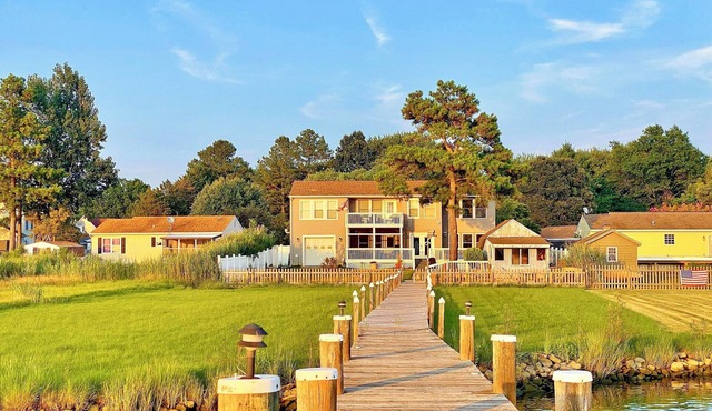 Pier Pleasure Retreat- Waterfront & Private Pier