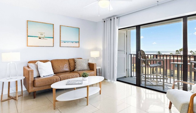 Pier-Side Penthouse Spacious Corner Unit W/Heated Pool & BBQ Grills! 🌴