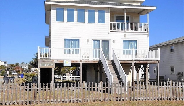 Pier View: Cozy Second Row Beach Cottage with Sunroom, Great Views and Easy Beach Access
